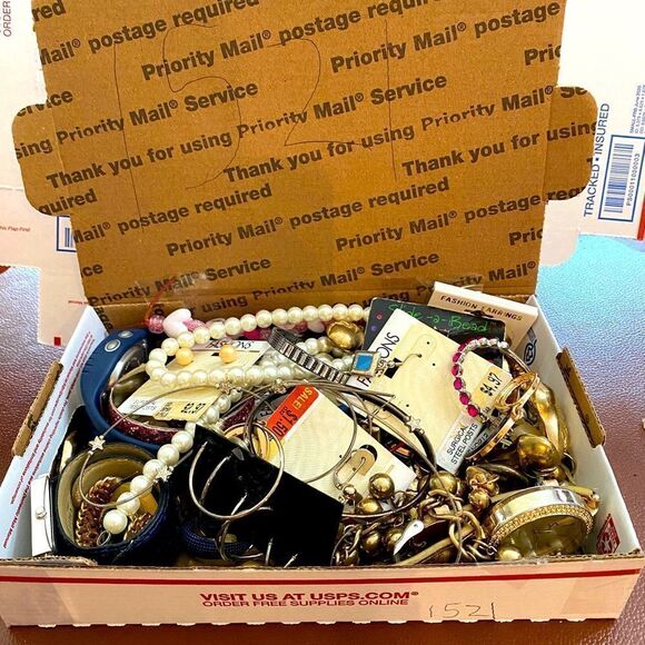 Crafters delight broken mismatched damaged and wearable Lot 1521 - Picture 1 of 6